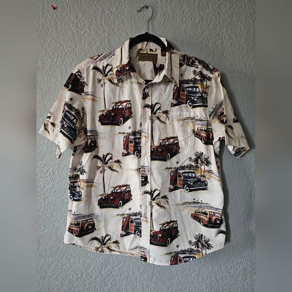 Clearwater Outfitters Button Down Shirt, Men's Medium White Vintage Cars Beach